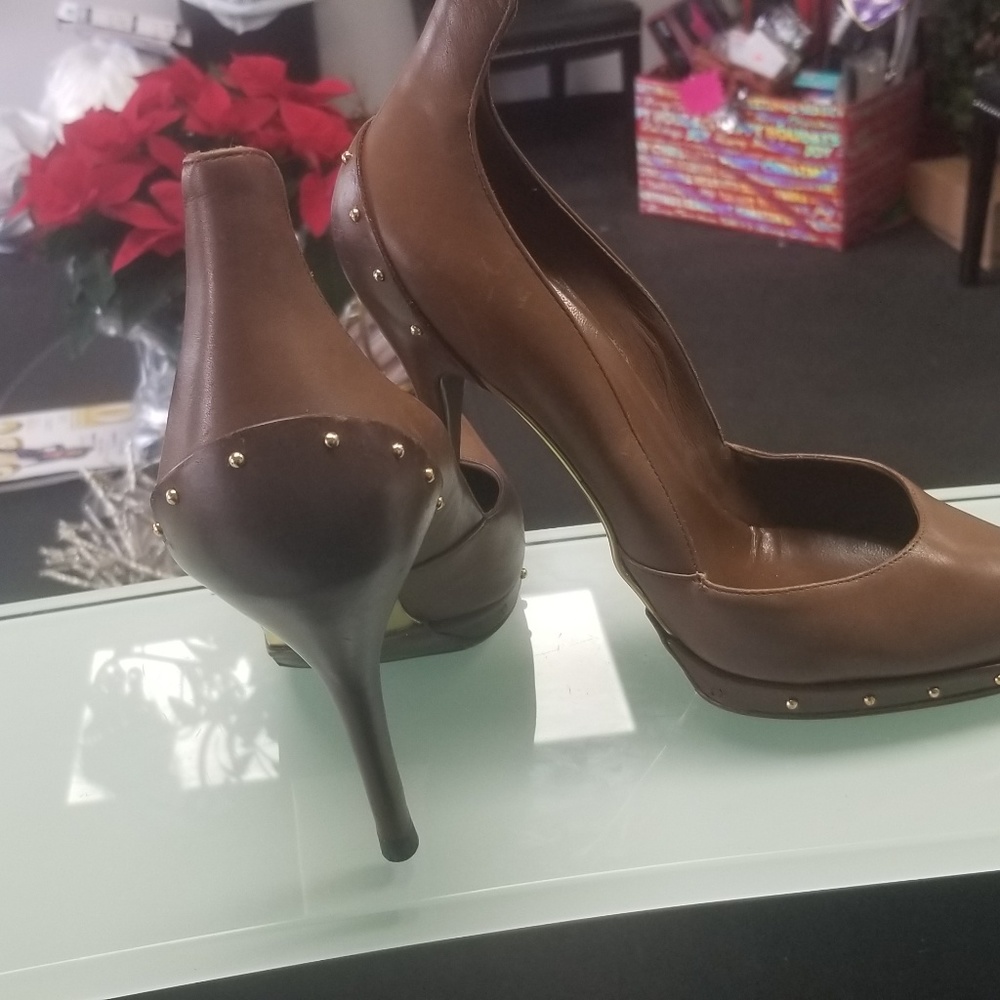 Shoes - Picture 2 of 8